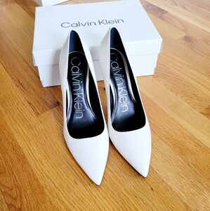 Like New Calvin Klein Pumps